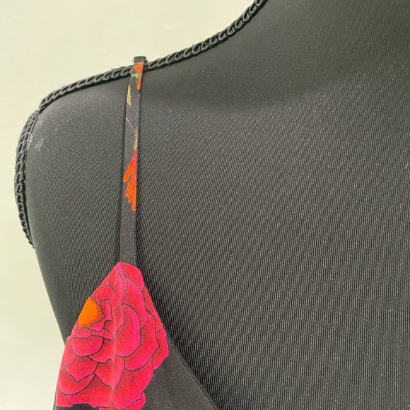 Cupcakes & Cashmere Floral Revolve Mara Camisole Cami Top Med - Picture 3 of 7